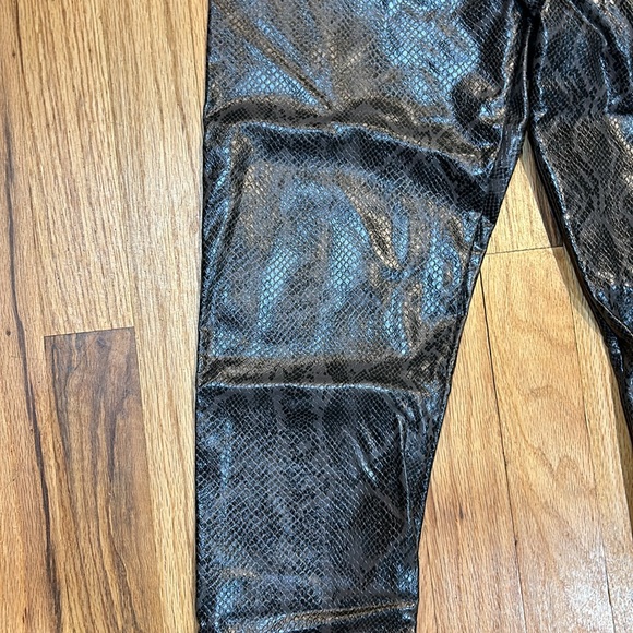 7 FOR ALL MANKIND Snake Printed Faux Leather Legging Pants Grey High Rise - Picture 4 of 11